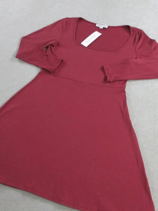Amour Vert Braylee Reverie Dress Womens Medium Red Pomegranate Mini NEW $148 - Picture 3 of 11